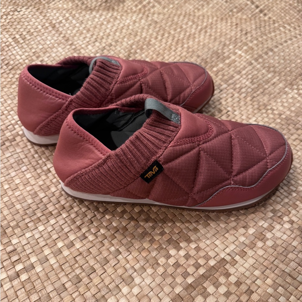 New Teva reEMBER slip on moc.